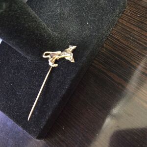 Vintage Elegant Gold Cougar Lapel Pin